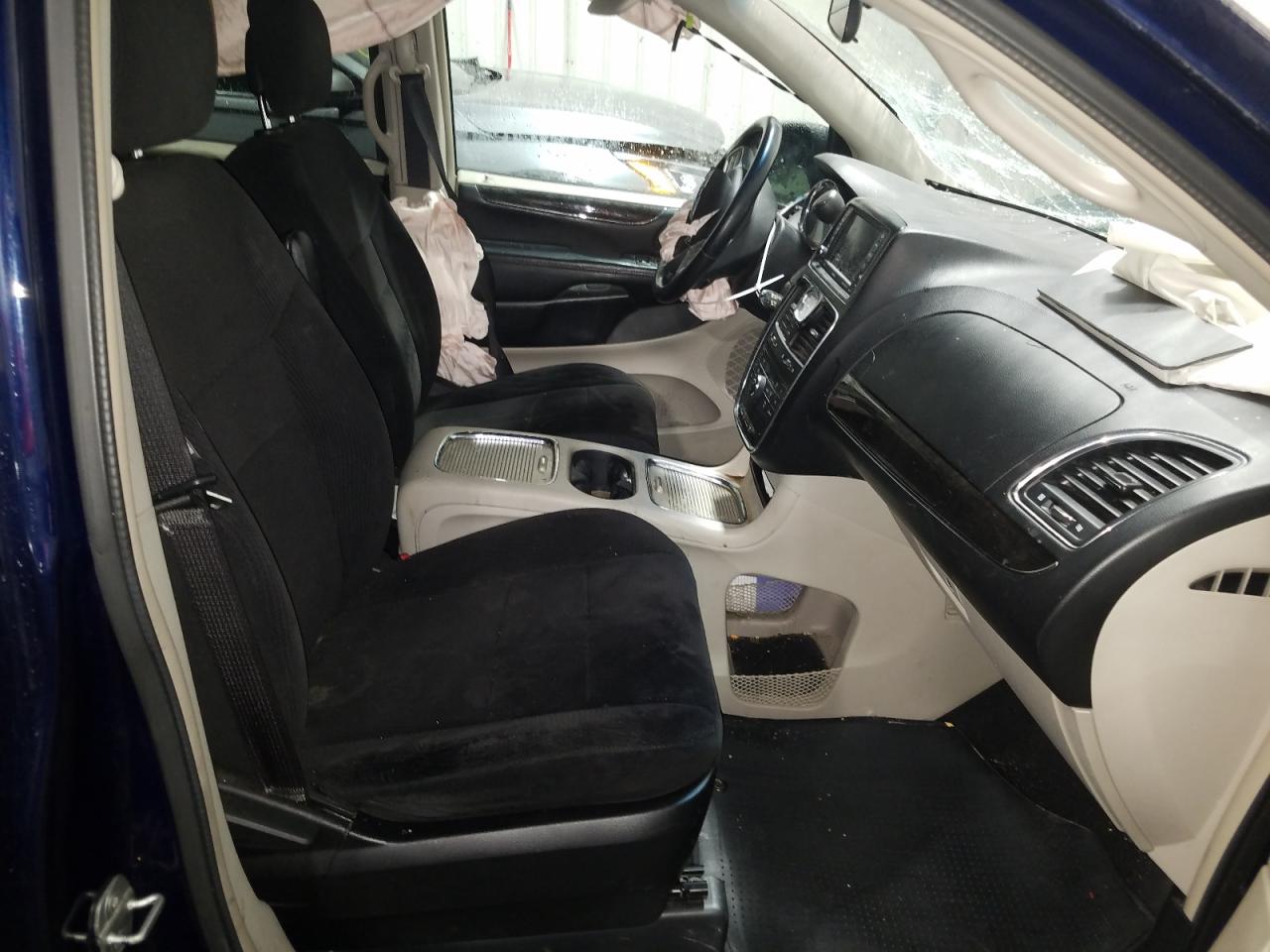 Photo 5 from auction – 2013 CHRYSLER TOWN & COU with VIN 2C4RC1BG0DR785212