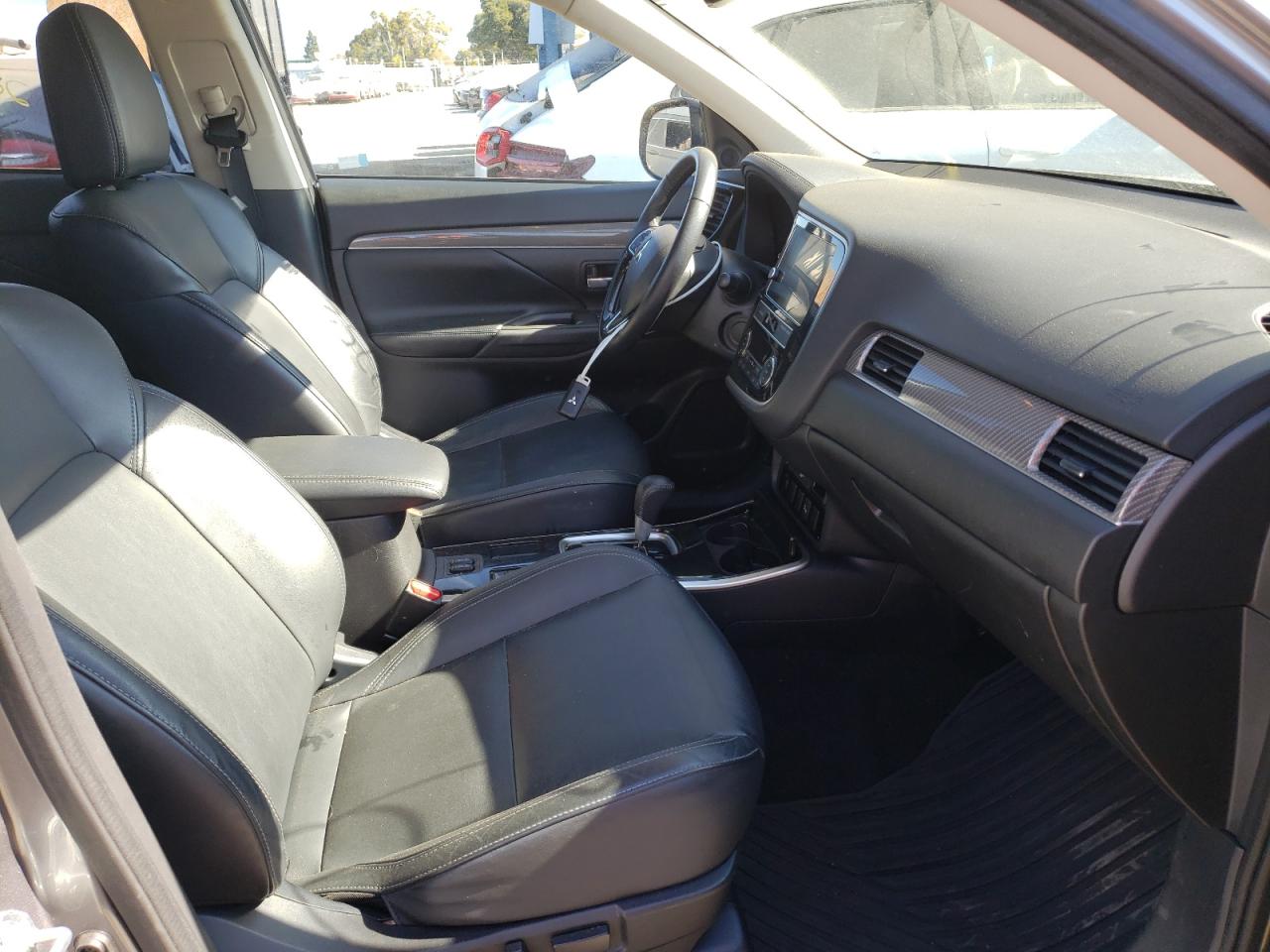 Photo 5 from auction – 2019 MITSUBISHI OUTLANDER with VIN JA4AD3A38KZ006706