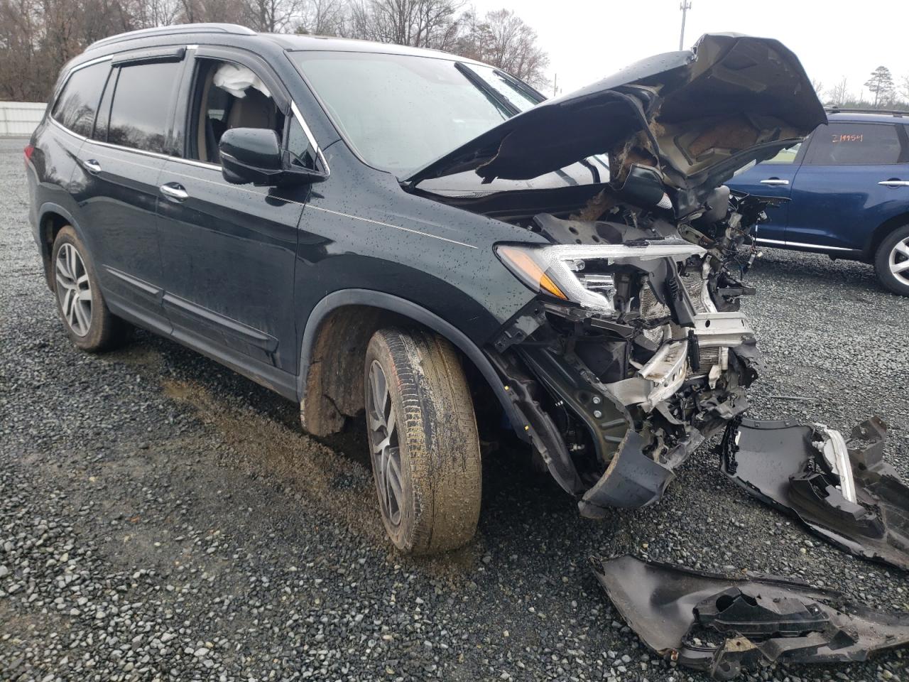 HONDA PILOT TOUR 2016 with VIN 5FNYF5H90GB051964 - Photo from auction