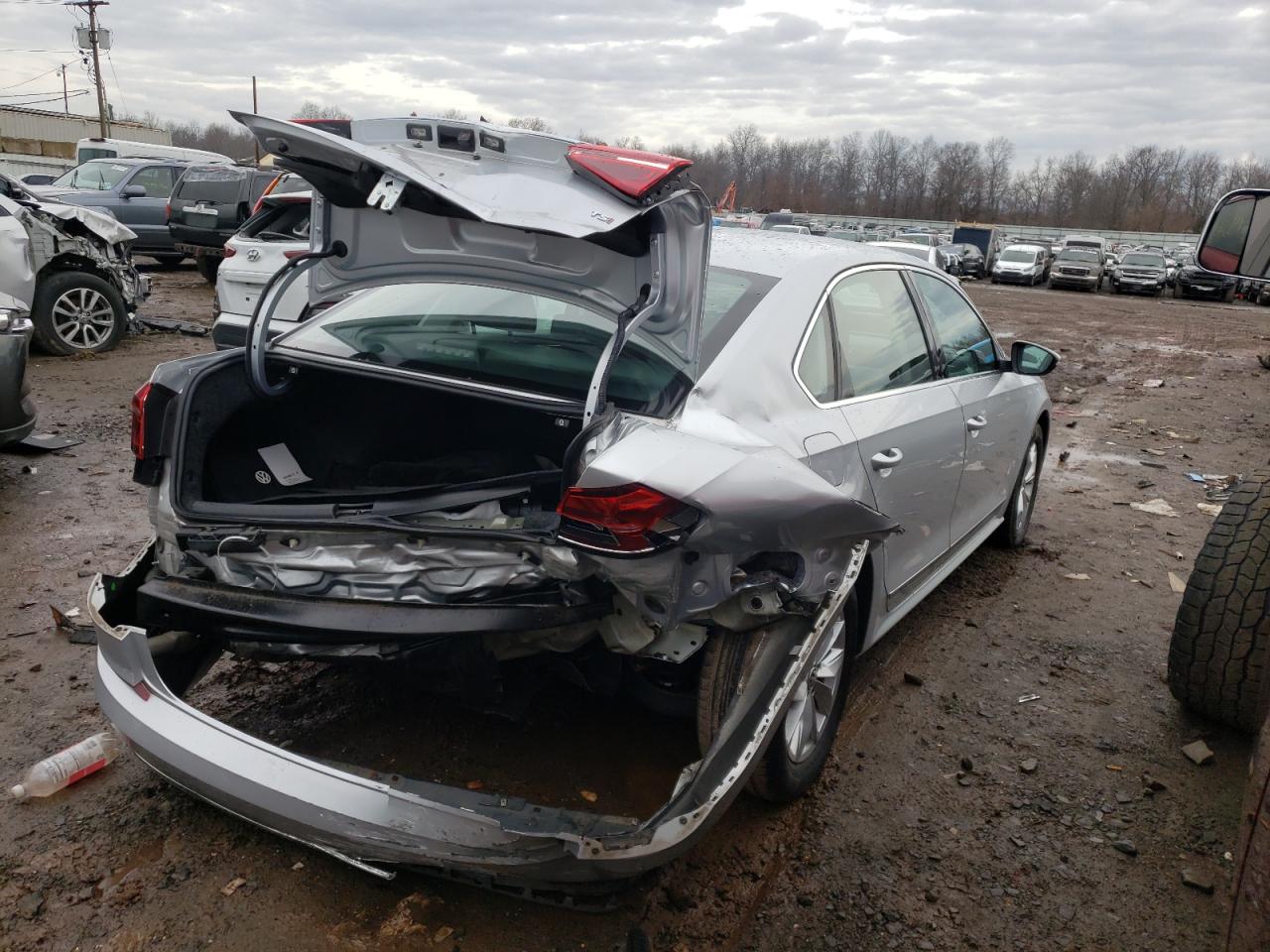Photo 4 from auction – 2017 VOLKSWAGEN PASSAT S with VIN 1VWAT7A33HC078907