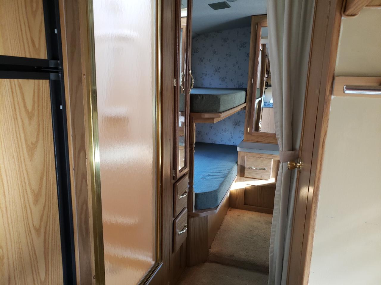 Photo 6 from auction – 1999 FLEETWOOD JAMBOREE with VIN 1FDXE40S9XHB44940