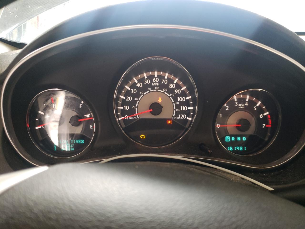 Photo 8 from auction – 2013 CHRYSLER 200 TOURIN with VIN 1C3CCBBB9DN765493