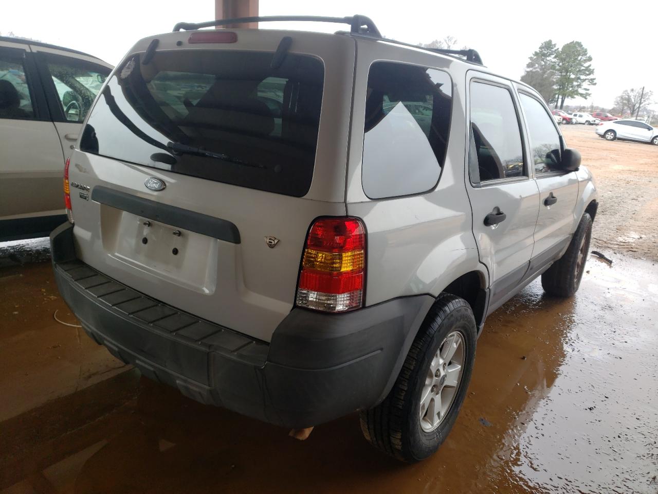 Photo 4 from auction – 2007 FORD ESCAPE XLT with VIN 1FMYU03197KB36228