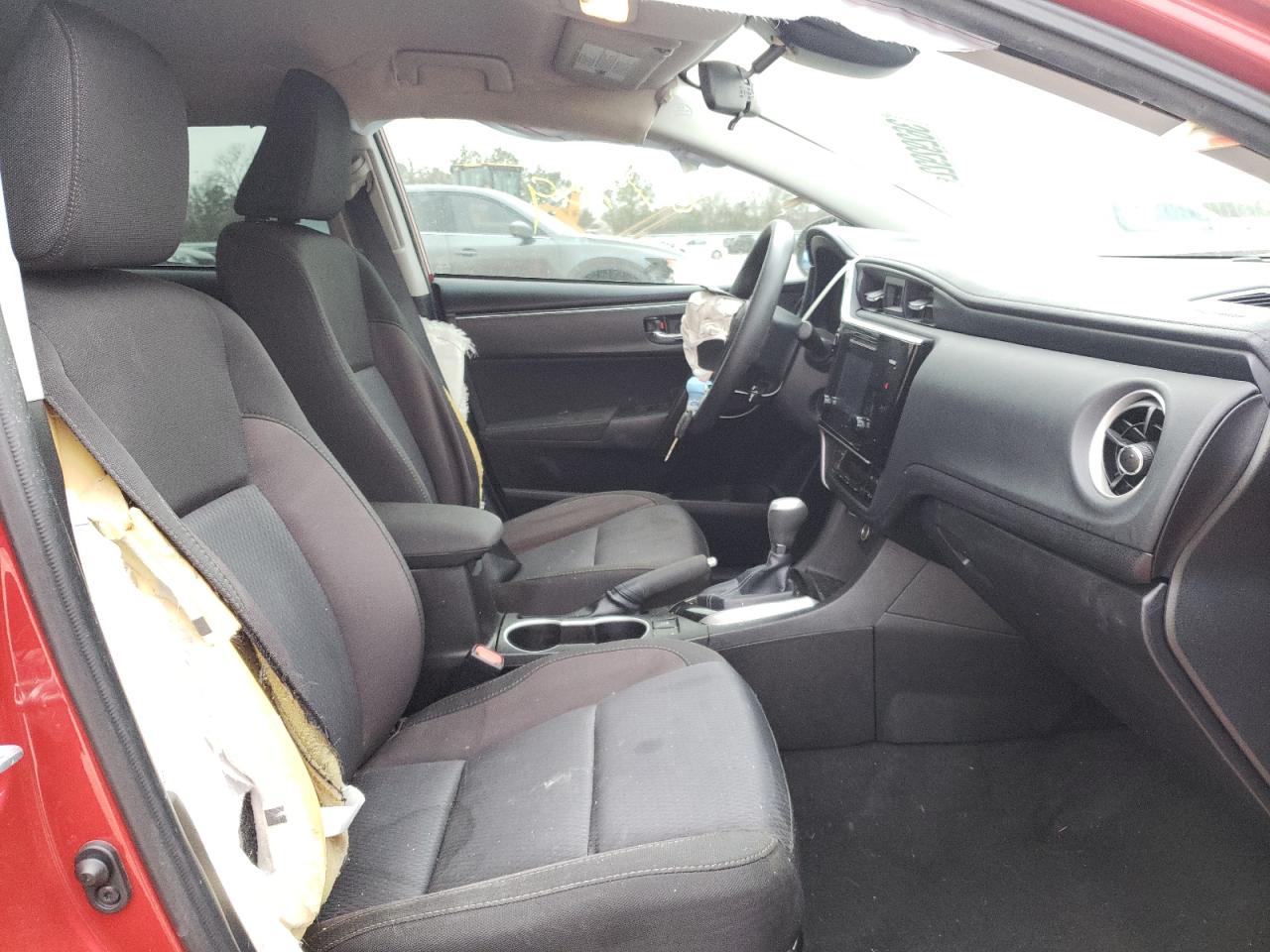 Photo 5 from auction – 2017 TOYOTA COROLLA L with VIN 5YFBURHEXHP692531