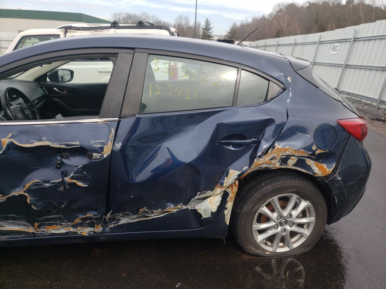 Photo 9 from auction – 2014 MAZDA 3 TOURING with VIN JM1BM1L75E1137626