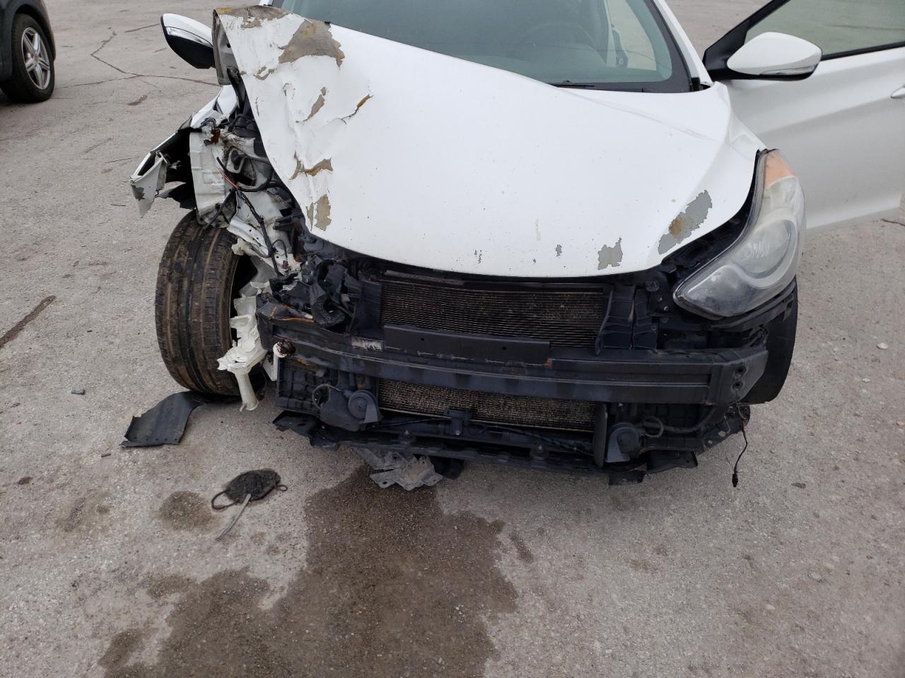 Photo 7 from auction – 2012 HYUNDAI ELANTRA GL with VIN 5NPDH4AE2CH148394
