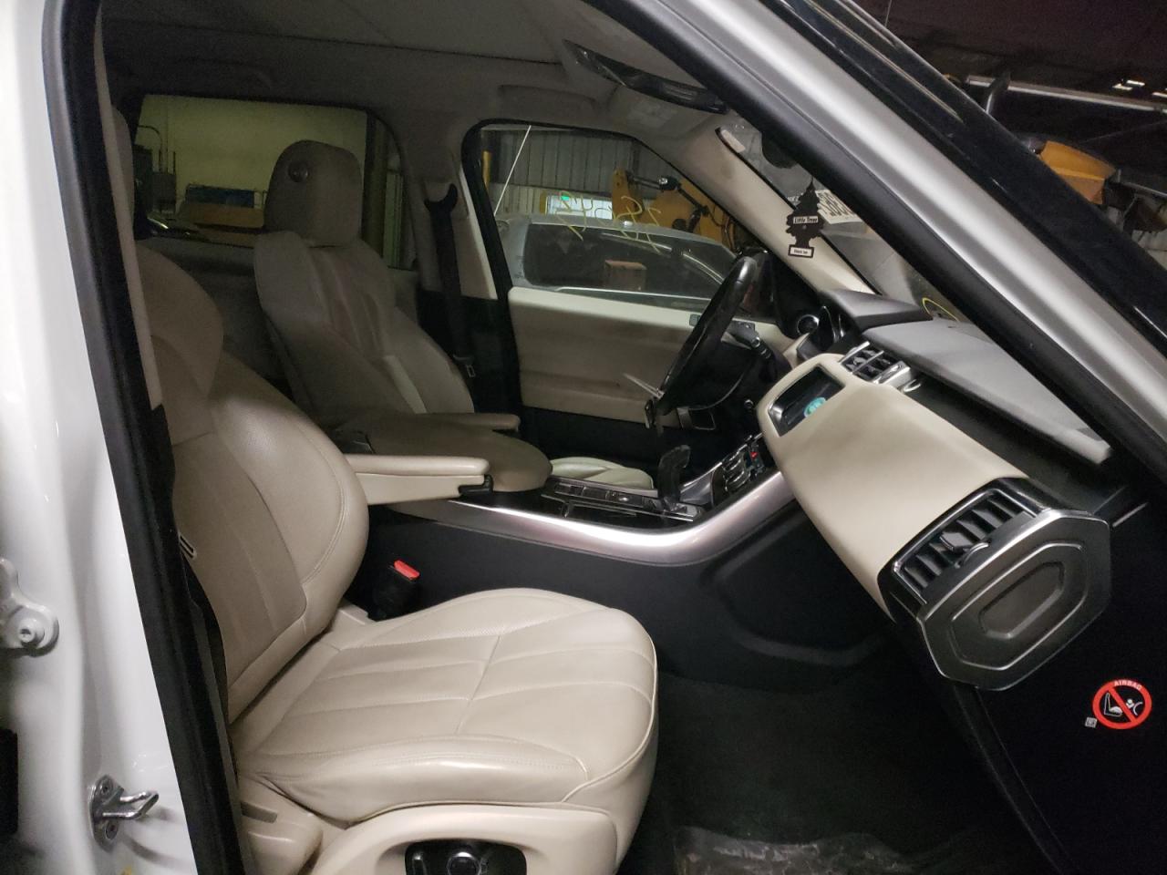 Photo 5 from auction – 2017 LAND ROVER RANGE ROVE with VIN SALWR2FV1HA162426