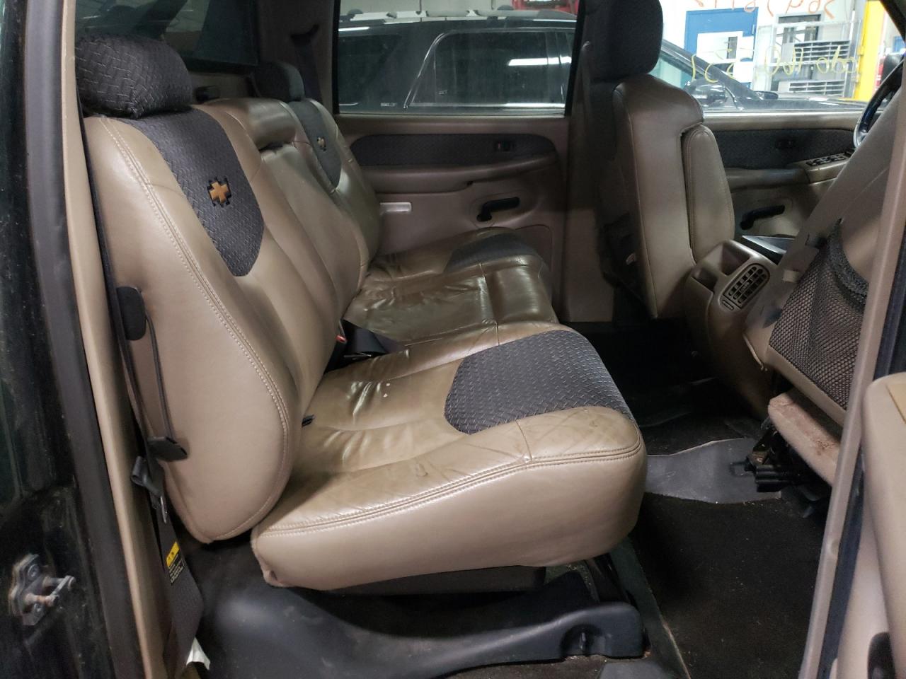 Photo 6 from auction – 2002 CHEVROLET AVALANCHE with VIN 3GNGK23G62G106066