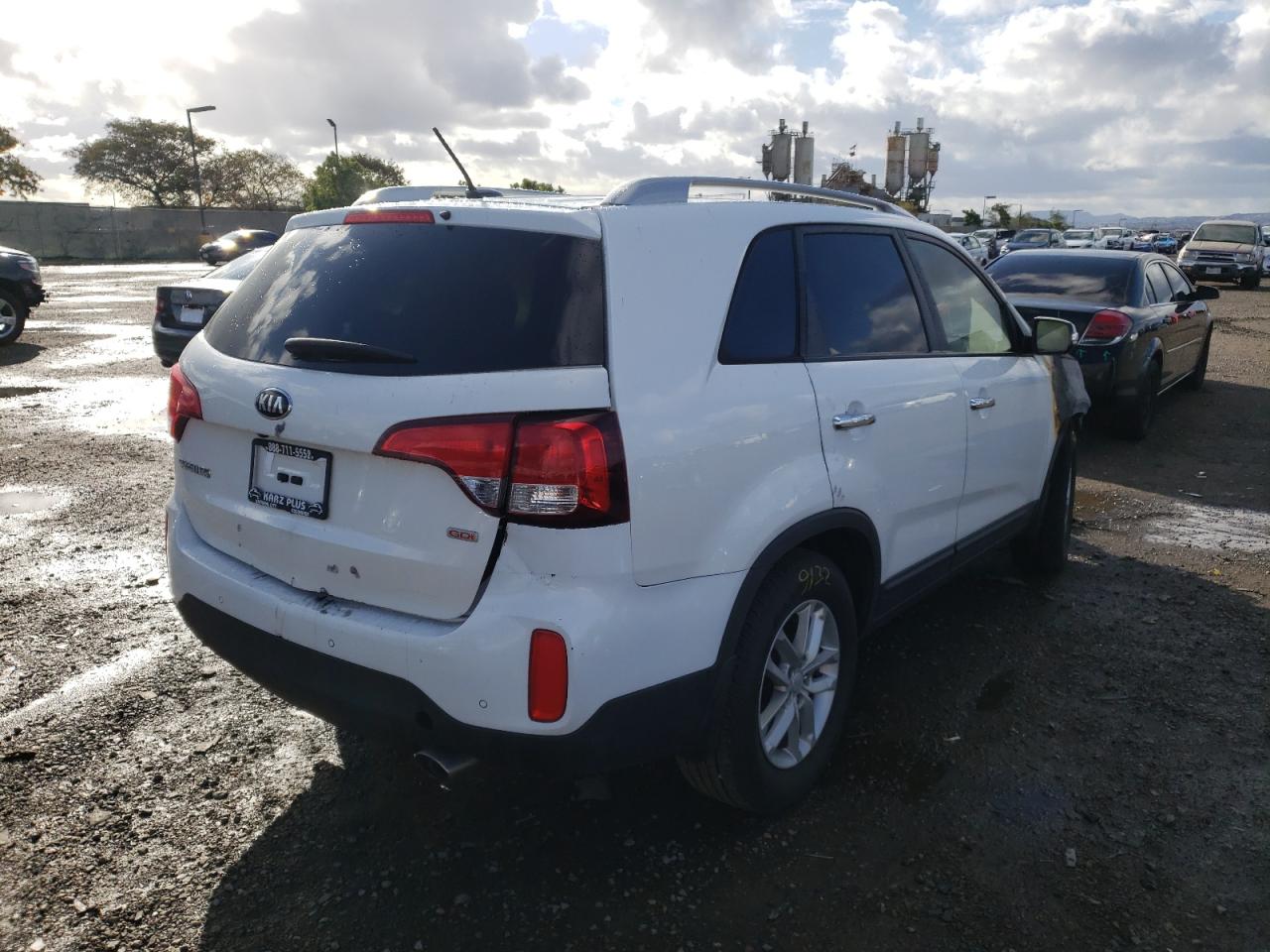 Photo 4 from auction – 2015 KIA SORENTO LX with VIN 5XYKT4A69FG653469