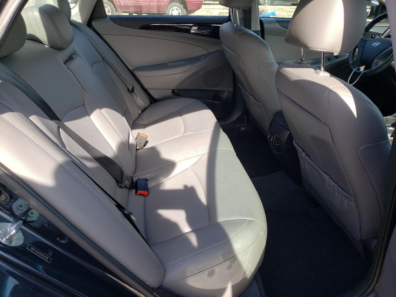 Photo 6 from auction – 2013 HYUNDAI SONATA SE with VIN 5NPEC4AC4DH618346