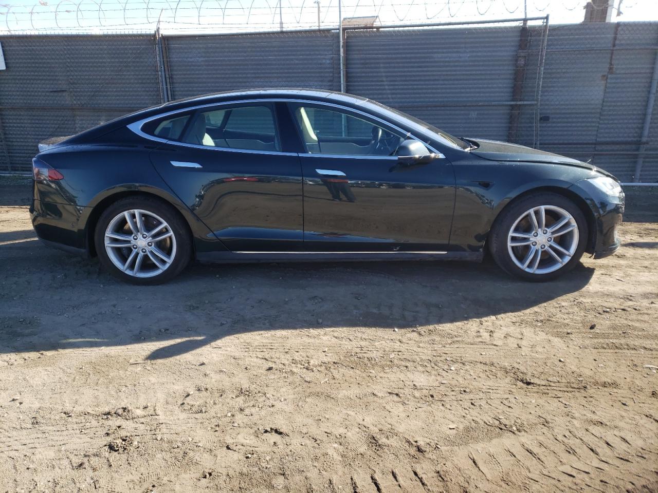 Photo 9 from auction – 2014 TESLA MODEL S with VIN 5YJSA1H16EFP63254