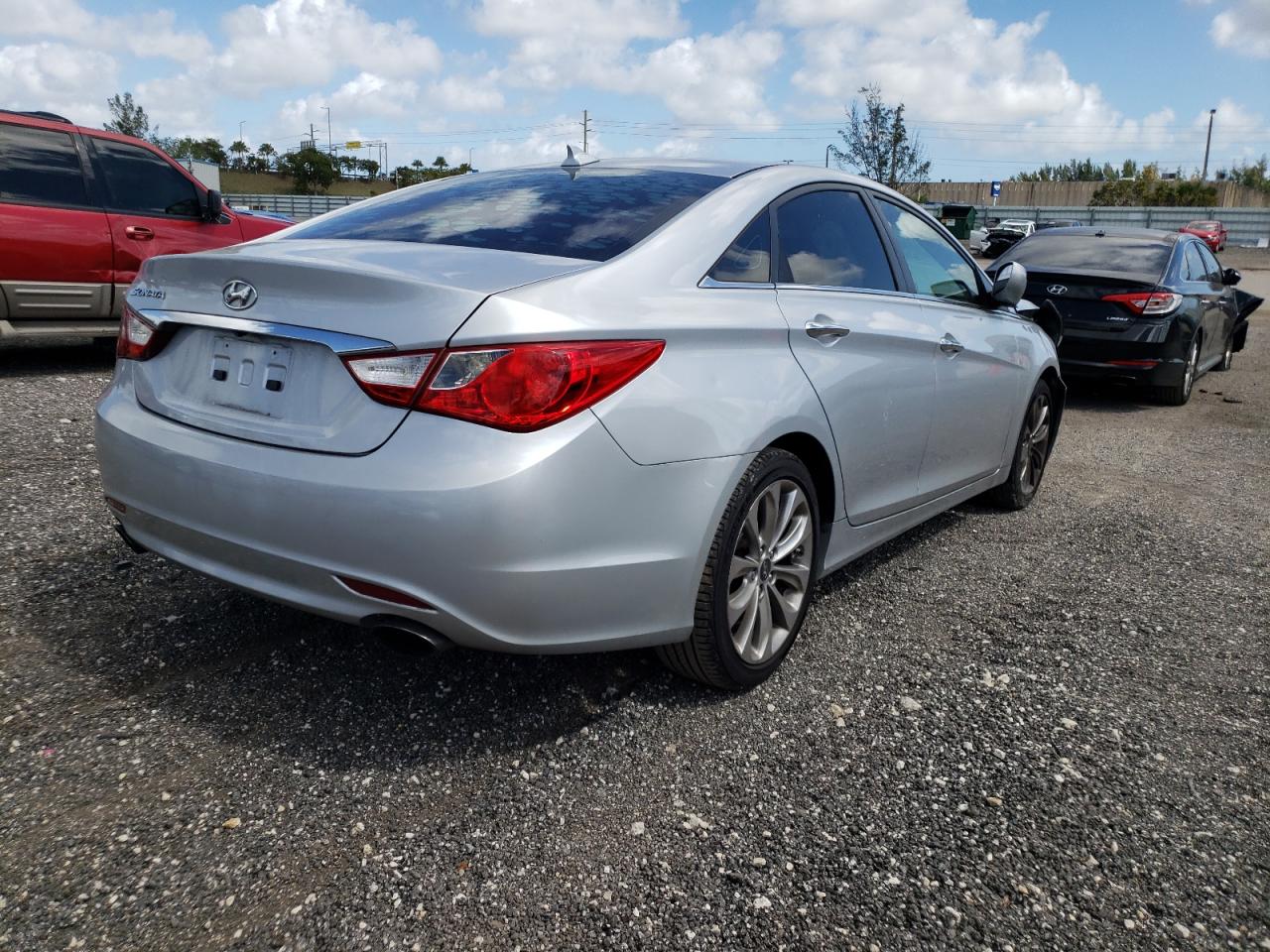 Photo 4 from auction – 2013 HYUNDAI SONATA SE with VIN 5NPEC4ACXDH716412