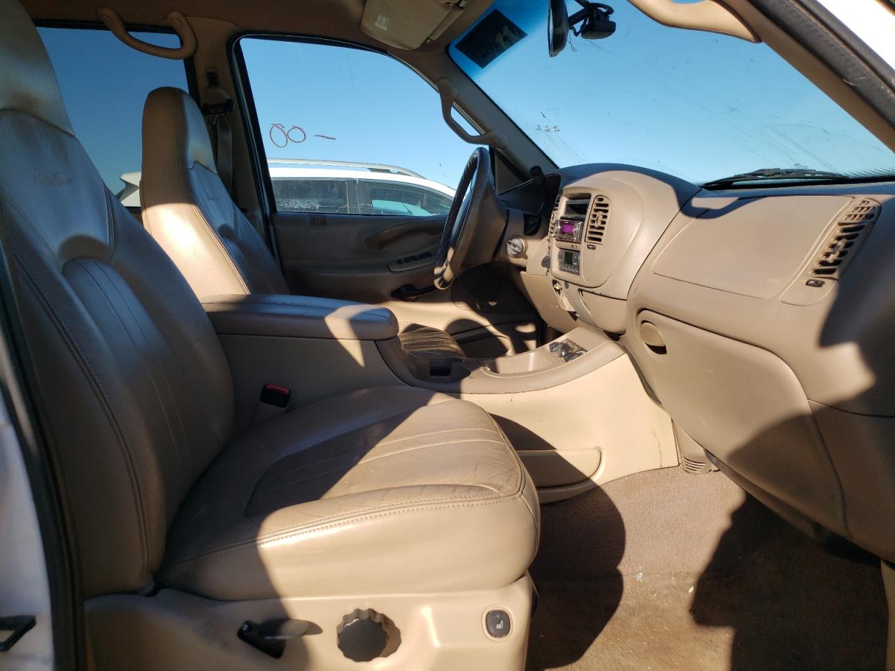 Photo 5 from auction – 2000 FORD EXPEDITION with VIN 1FMPU18L2YLA77160