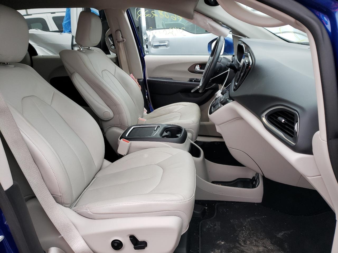 Photo 5 from auction – 2019 CHRYSLER PACIFICA T with VIN 2C4RC1EG1KR686097