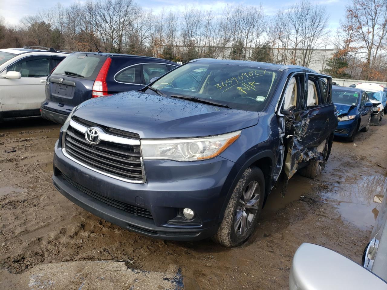Photo 2 from auction – 2015 TOYOTA HIGHLANDER with VIN 5TDJKRFH6FS194152