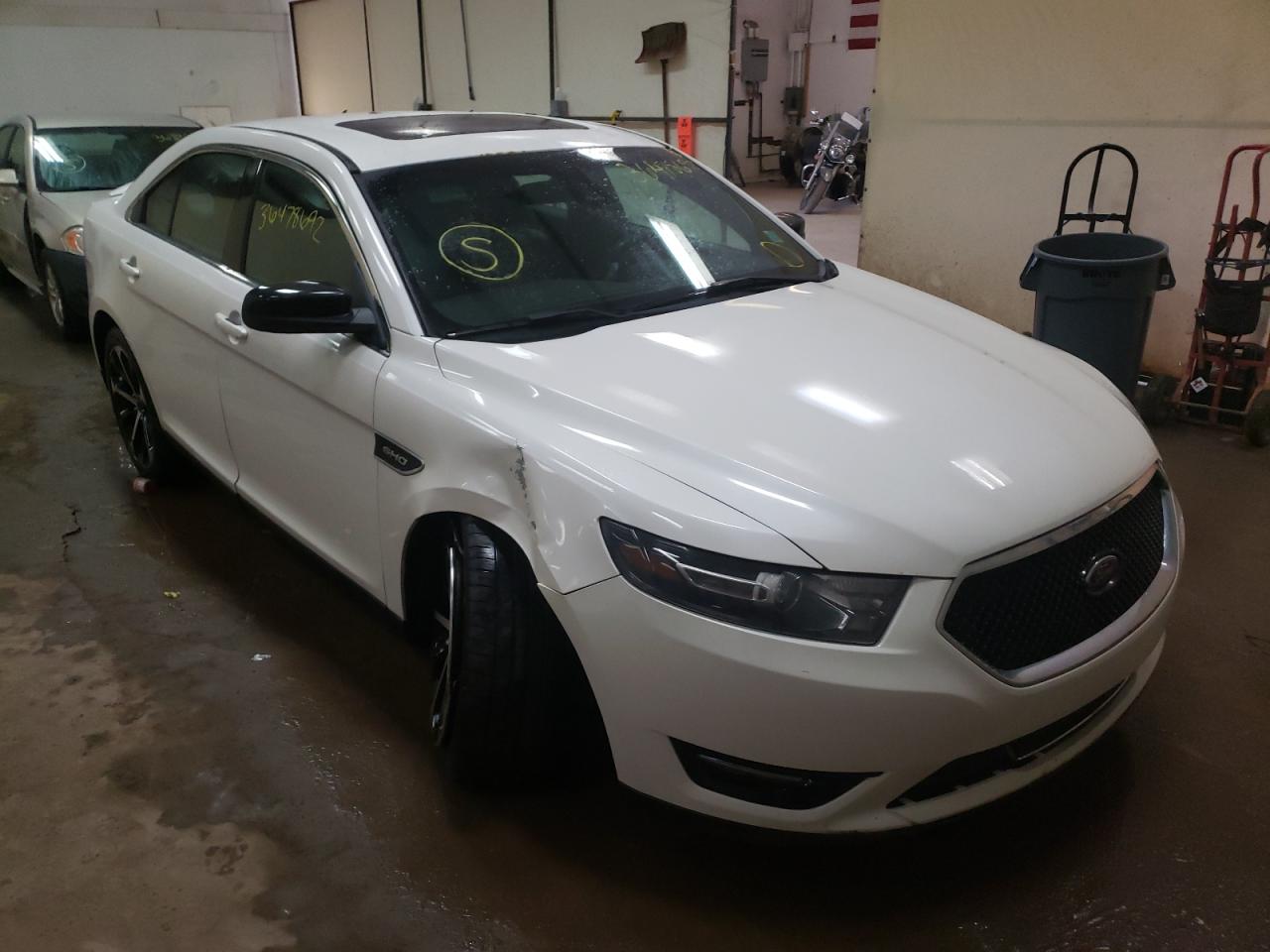 FORD TAURUS SHO 2016 with VIN 1FAHP2KT9GG136202 - Photo from auction