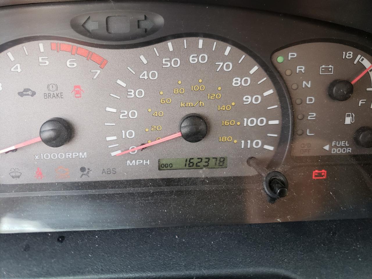 Photo 8 from auction – 2003 TOYOTA SEQUOIA SR with VIN 5TDZT34AX3S169270