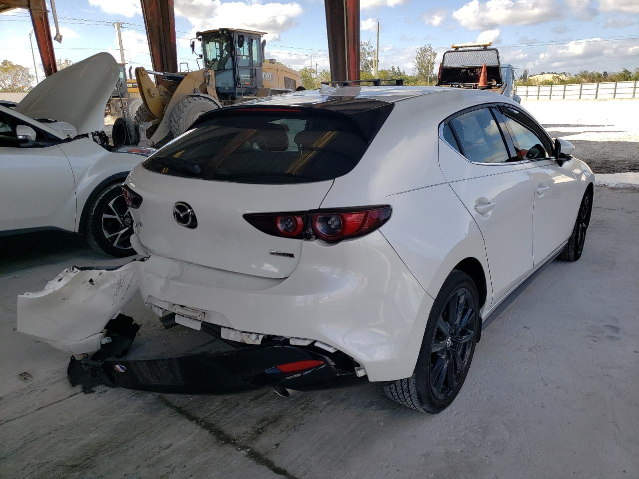 Photo 4 from auction – 2021 MAZDA 3 PREMIUM with VIN JM1BPAML3M1308195