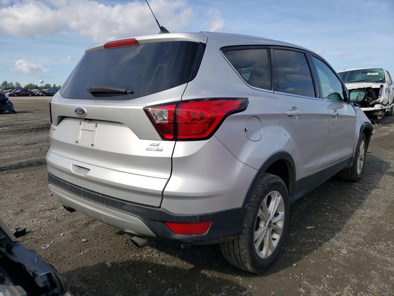 Photo 4 from auction – 2019 FORD ESCAPE SE with VIN 1FMCU9GD5KUA12960