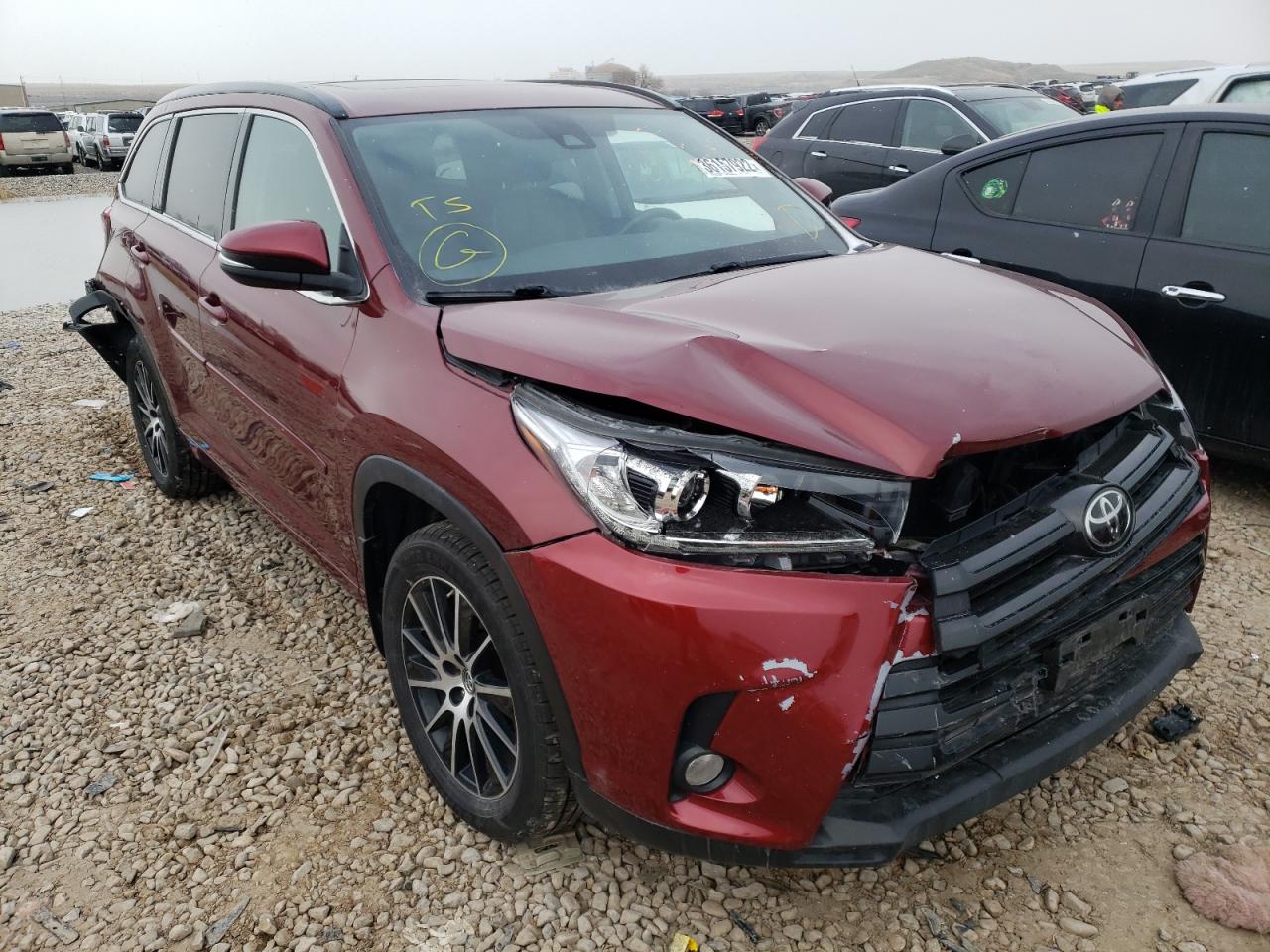 TOYOTA HIGHLANDER 2017 with VIN 5TDJZRFH1HS456318 - Photo from auction