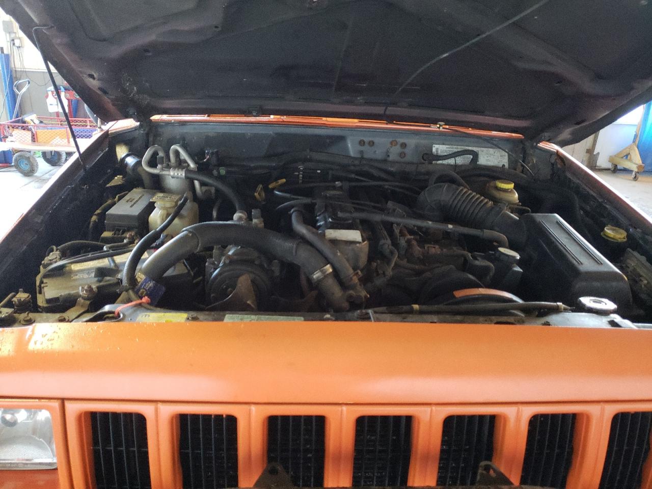 Фото 7 с аукциона – 2001 JEEP CHEROKEE C с VIN 1J4FF58S01L603472