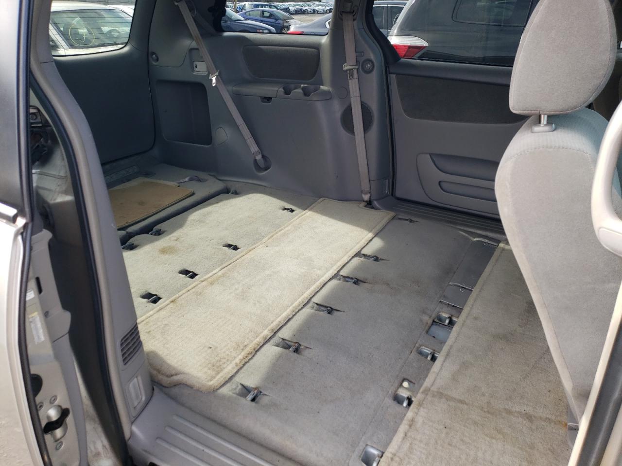 Photo 6 from auction – 2004 TOYOTA SIENNA with VIN 5TDZA23C84S172981