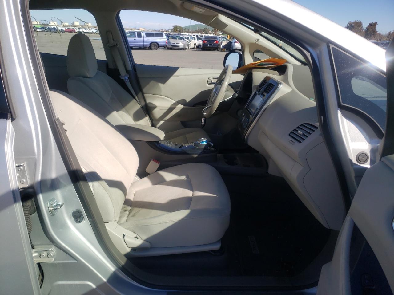 Photo 5 from auction – 2011 NISSAN LEAF SV with VIN JN1AZ0CP1BT002041