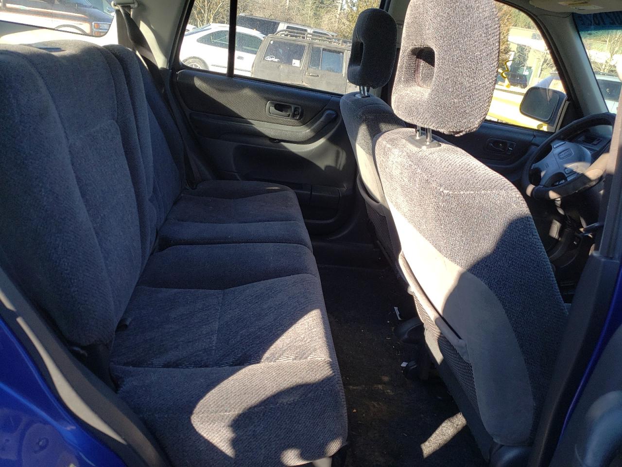 Photo 6 from auction – 2001 HONDA CR-V LX with VIN JHLRD17451C003974