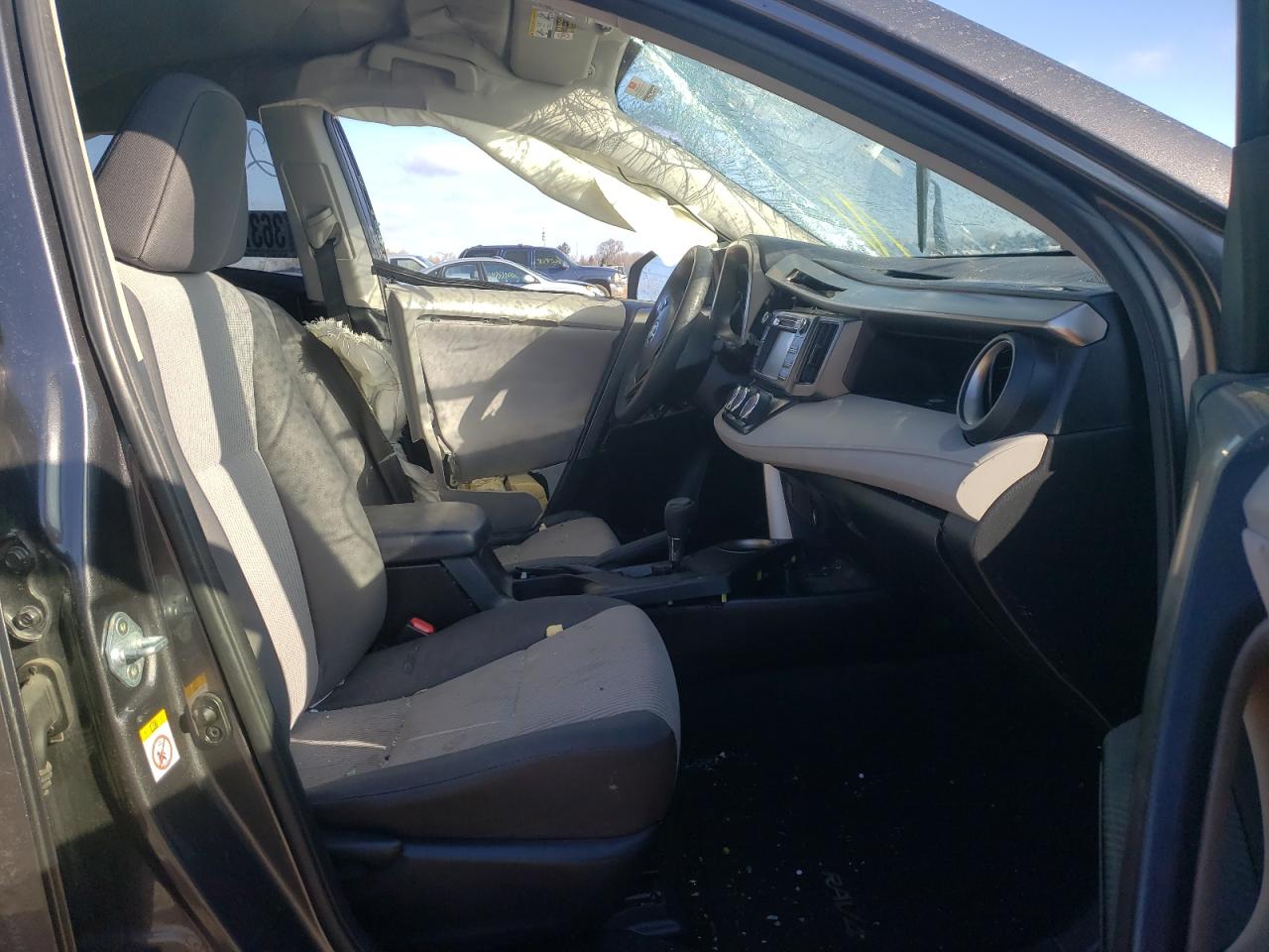Photo 5 from auction – 2013 TOYOTA RAV4 LE with VIN JTMBFREV9D5021907