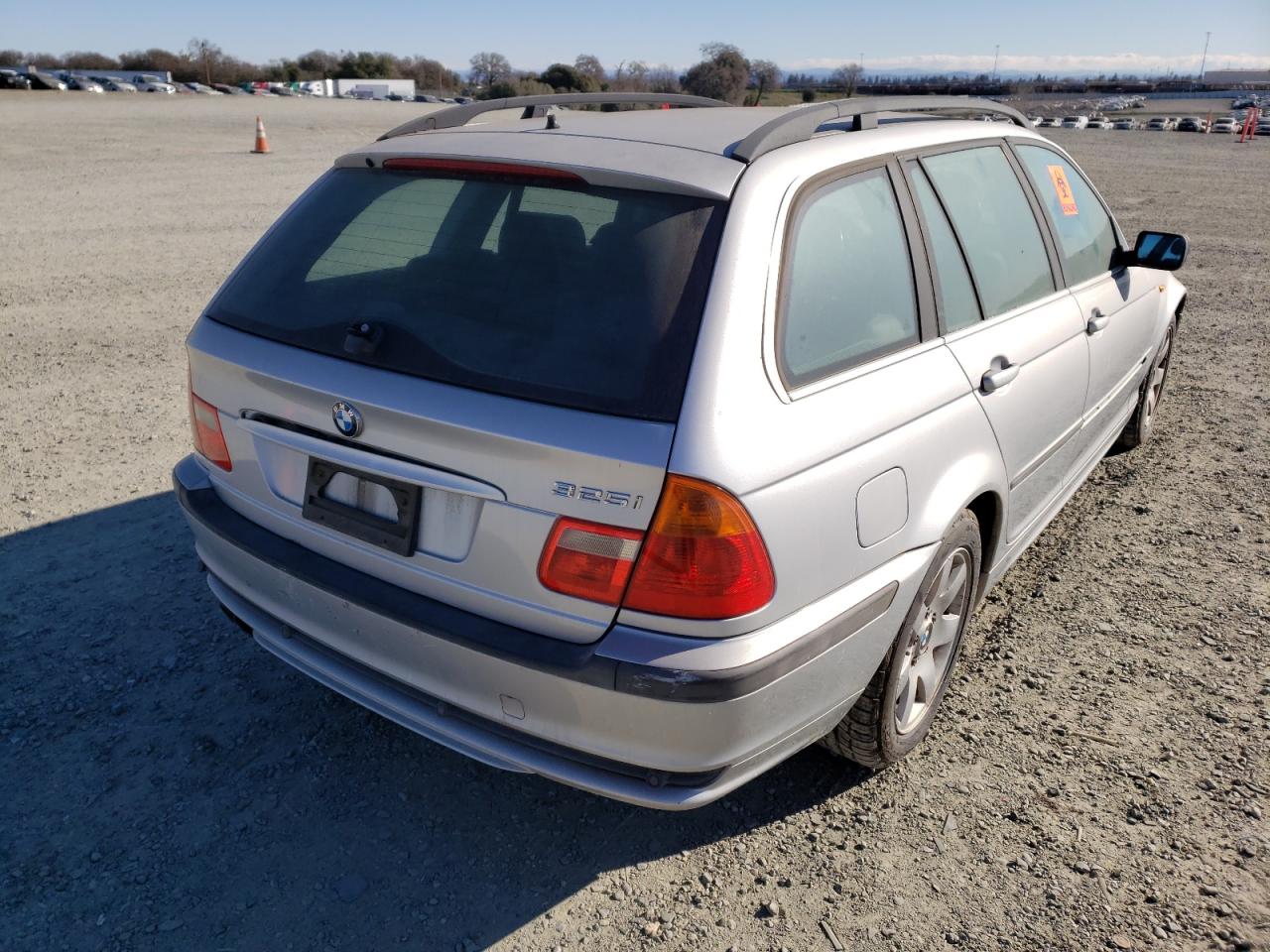 Photo 4 from auction – 2003 BMW 325 IT with VIN WBAAX13413PJ00606