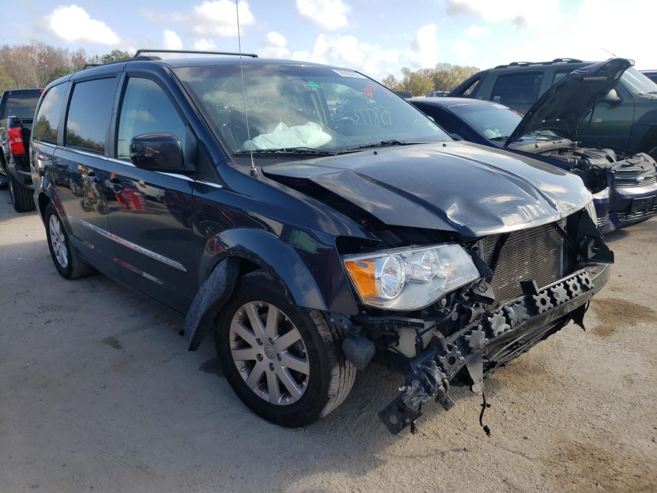 CHRYSLER TOWN & COU 2013 with VIN 2C4RC1BG3DR734061 - Photo from auction