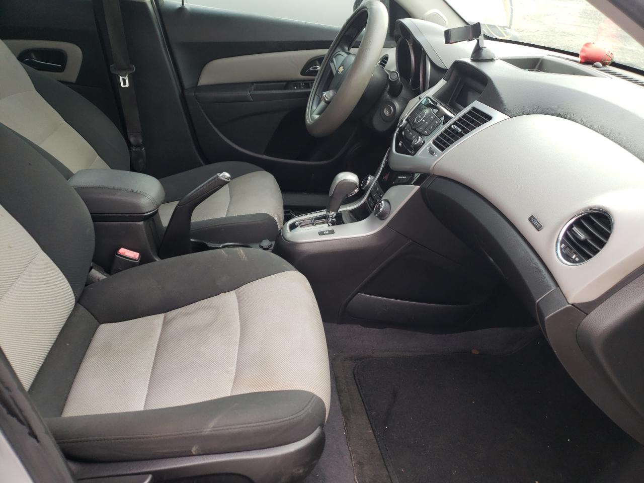 Photo 5 from auction – 2012 CHEVROLET CRUZE LS with VIN 1G1PC5SH1C7192166
