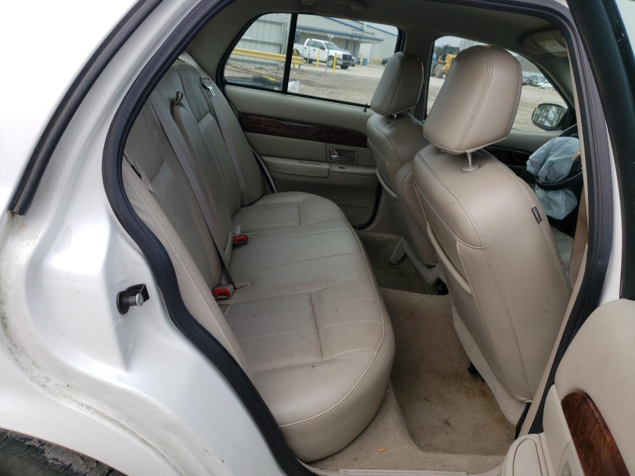 Photo 6 from auction – 2010 MERCURY GRAND MARQ with VIN 2MEBM7FV1AX616946