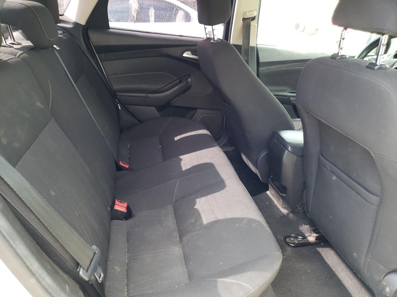 Photo 6 from auction – 2016 FORD FOCUS SE with VIN 1FADP3F20GL289872
