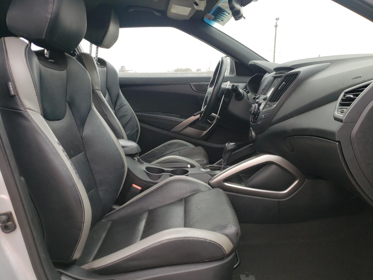 Photo 5 from auction – 2016 HYUNDAI VELOSTER T with VIN KMHTC6AE4GU252432