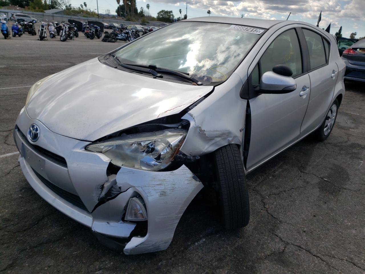 Photo 2 from auction – 2014 TOYOTA PRIUS C with VIN JTDKDTB35E1565951