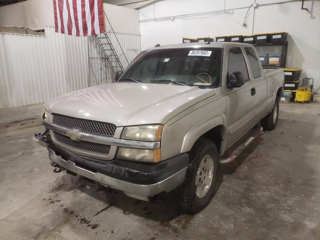 Photo 2 from auction – 2004 CHEVROLET SILVERADO with VIN 1GCEK19T84E194952
