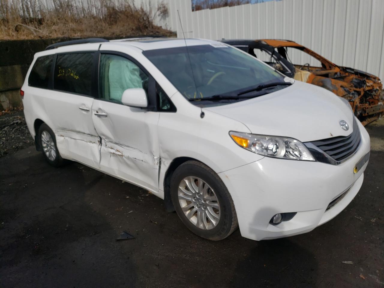 Photo 1 from auction – 2014 TOYOTA SIENNA XLE with VIN 5TDYK3DC6ES439078