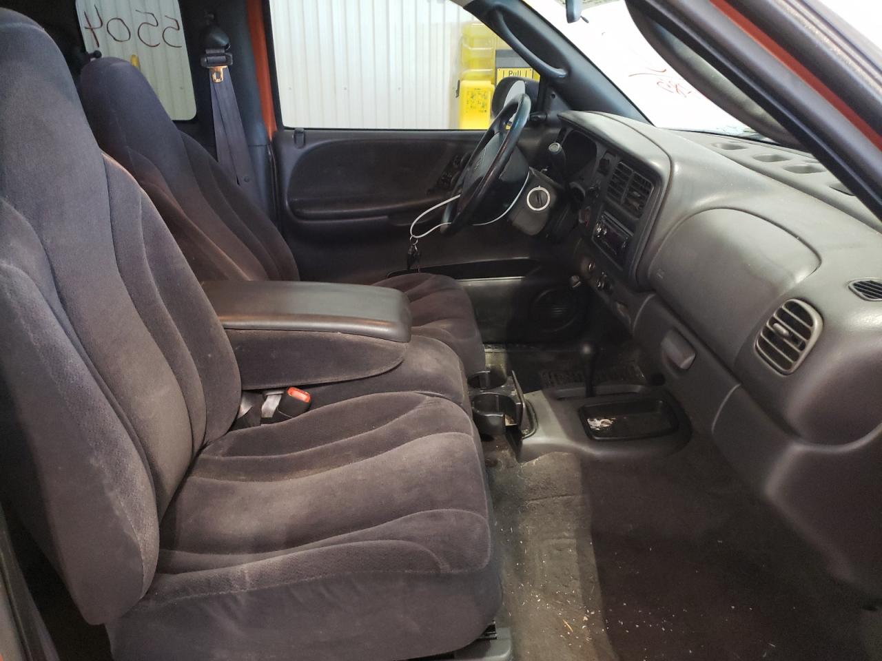 Photo 5 from auction – 2000 DODGE DAKOTA with VIN 1B7GG22X4YS701785
