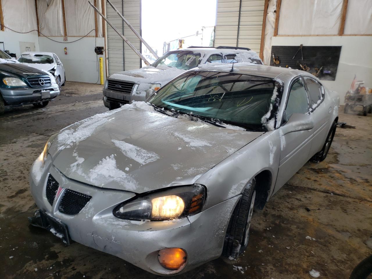 Photo 2 from auction – 2005 PONTIAC GRAND PRIX with VIN 2G2WP522651168680
