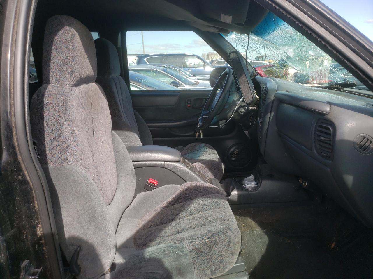 Photo 5 from auction – 2000 GMC SONOMA with VIN 1GTCT19W7Y8181855