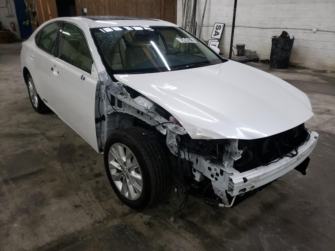 LEXUS ES 300H 2015 with VIN JTHBW1GG1F2083689 - Photo from auction