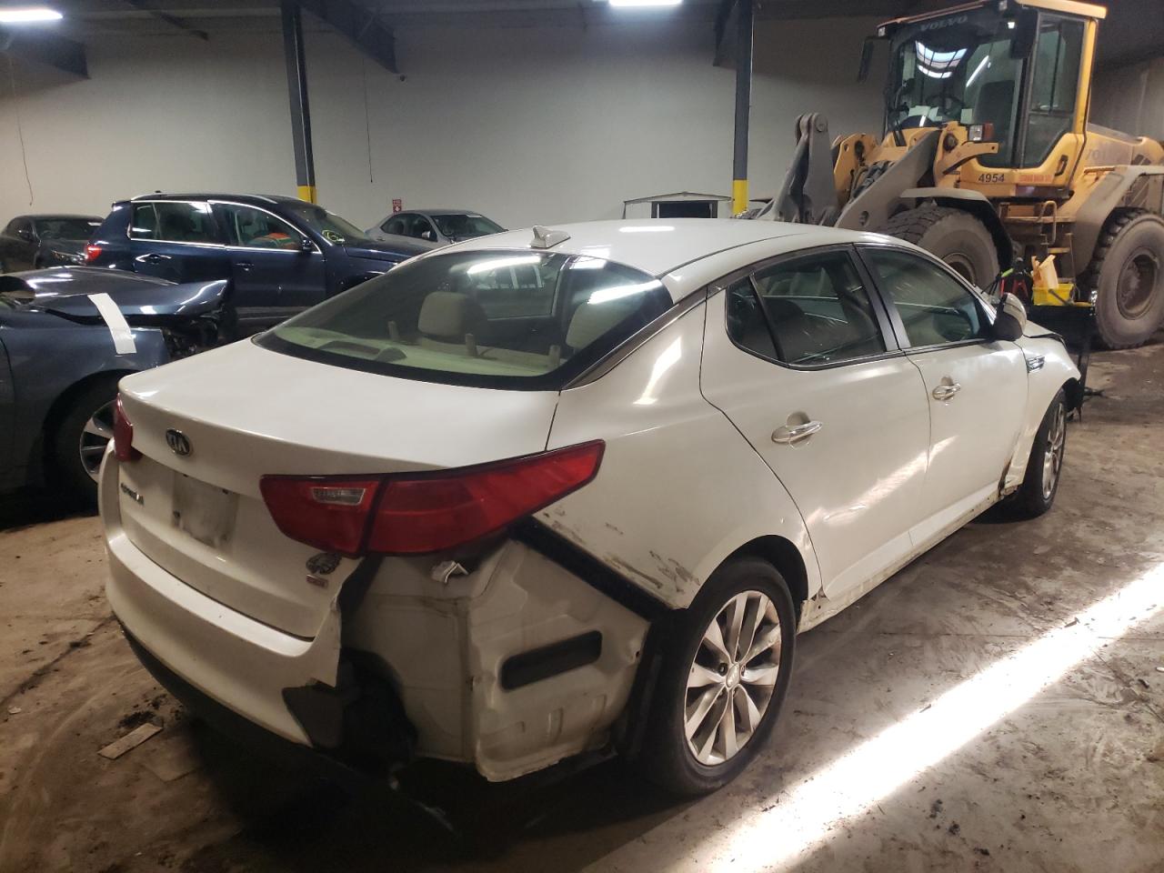 Photo 4 from auction – 2015 KIA OPTIMA LX with VIN KNAGM4A79F5582131