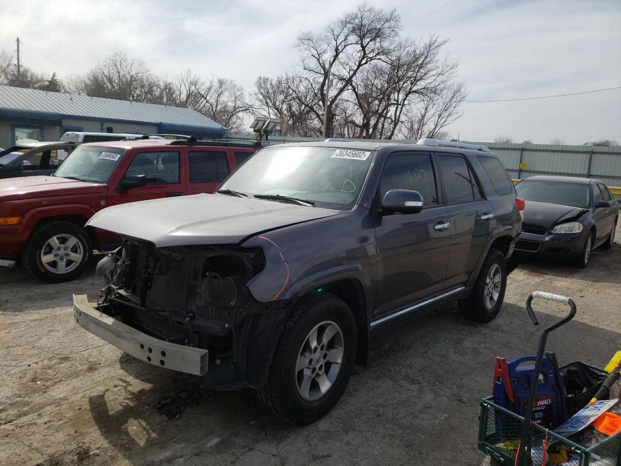 Photo 2 from auction – 2013 TOYOTA 4RUNNER SR with VIN JTEZU5JR9D5060157