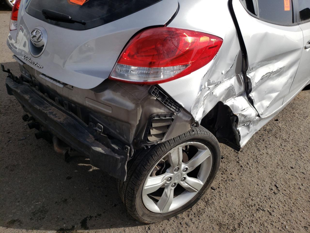 Photo 9 from auction – 2015 HYUNDAI VELOSTER with VIN KMHTC6ADXFU244924