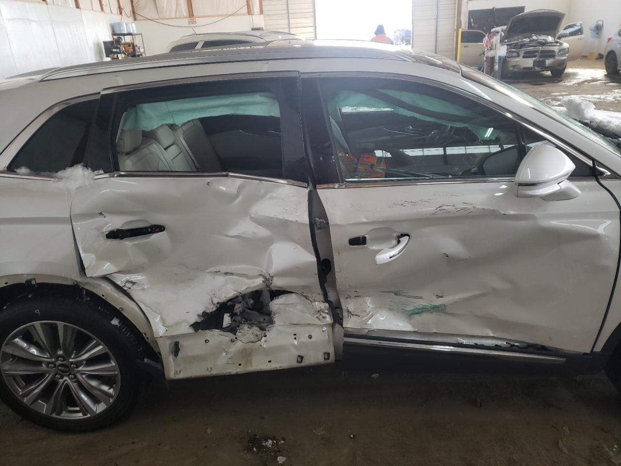 Photo 9 from auction – 2016 LINCOLN MKX RESERV with VIN 2LMTJ8LP8GBL61891