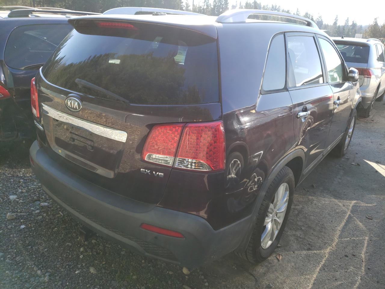 Photo 4 from auction – 2011 KIA SORENTO EX with VIN 5XYKU4A20BG075430