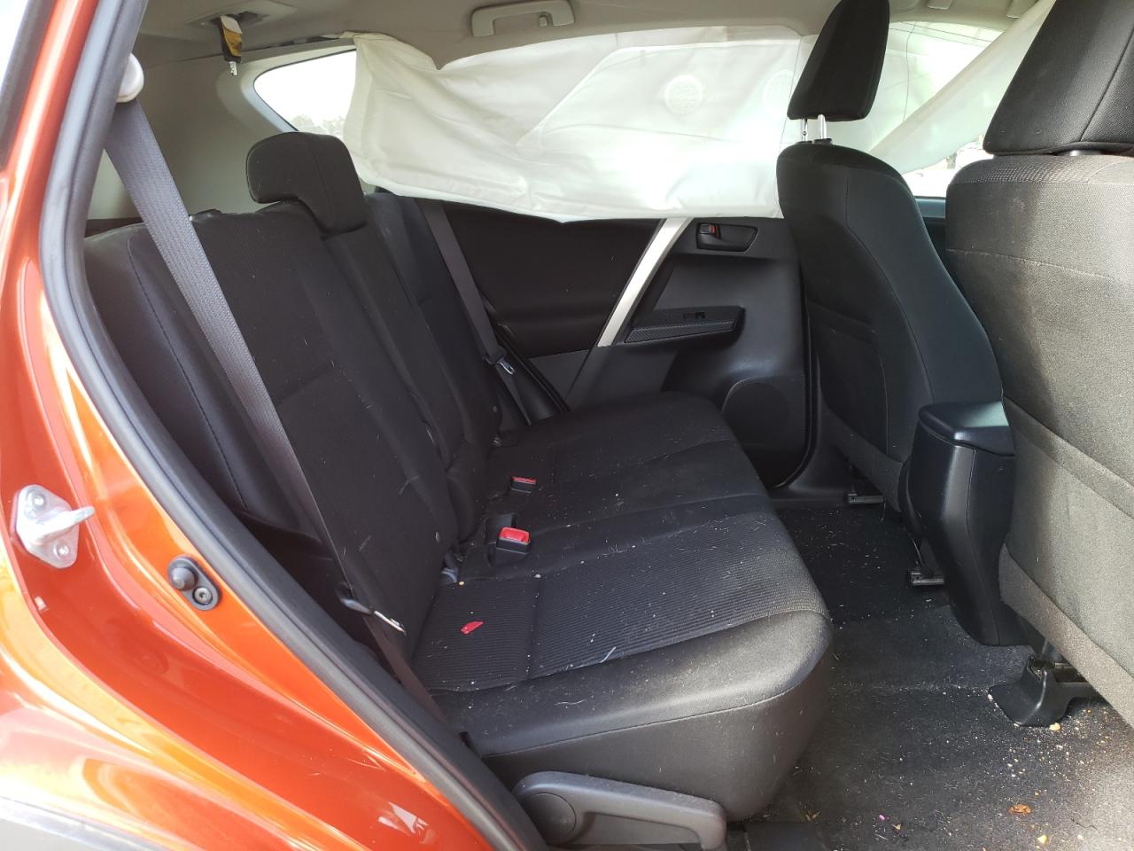 Photo 6 from auction – 2015 TOYOTA RAV4 LE with VIN JTMZFREV4FJ058193
