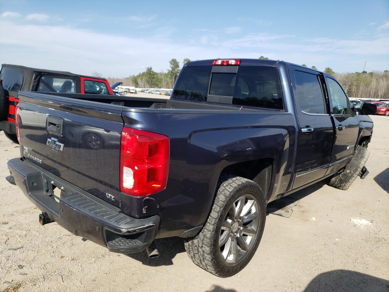 Photo 4 from auction – 2018 CHEVROLET SILVERADO with VIN 3GCUKSEC6JG299405