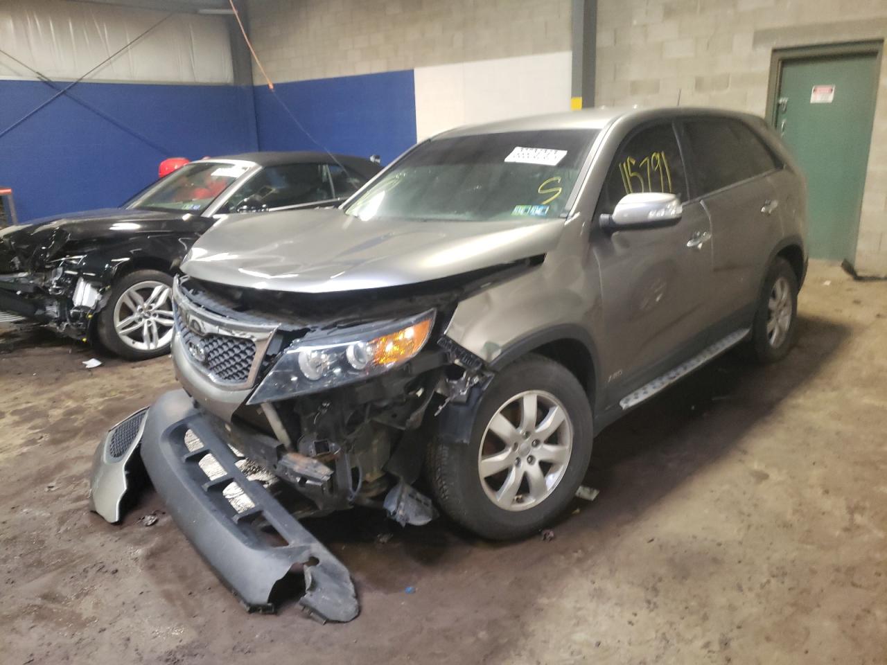 Photo 2 from auction – 2013 KIA SORENTO LX with VIN 5XYKTDA62DG343645